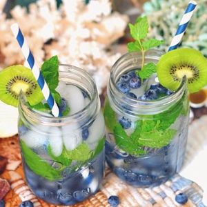 Детокс-вода: весенние рецепты